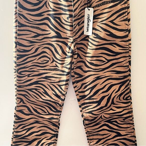 Wrangler Women's High Rise Wild West Purr Print Straight Jeans - Picture 3 of 12